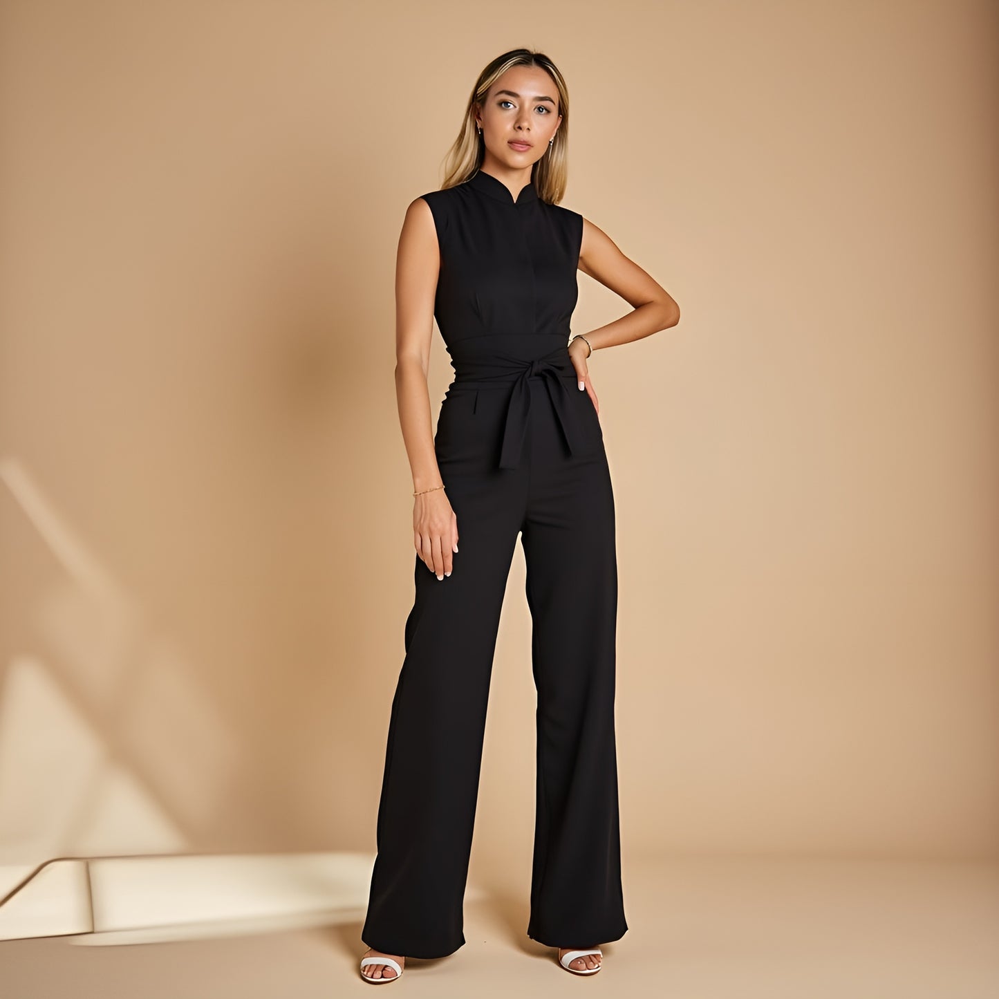 Elunzo™ | Ermeløs jumpsuit med tidløs eleganse