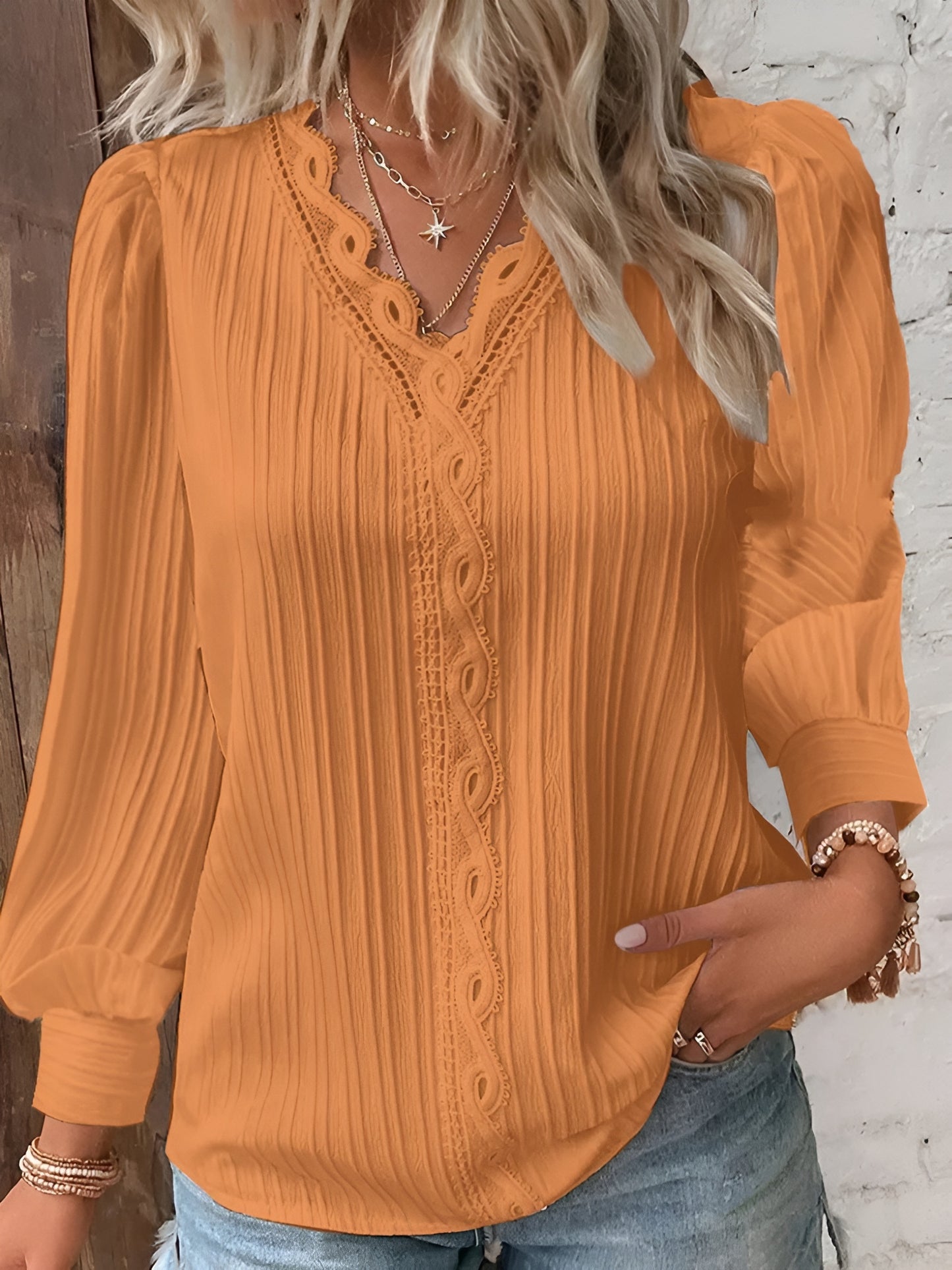 Elunzo™ | Bluse med blondekant og folder