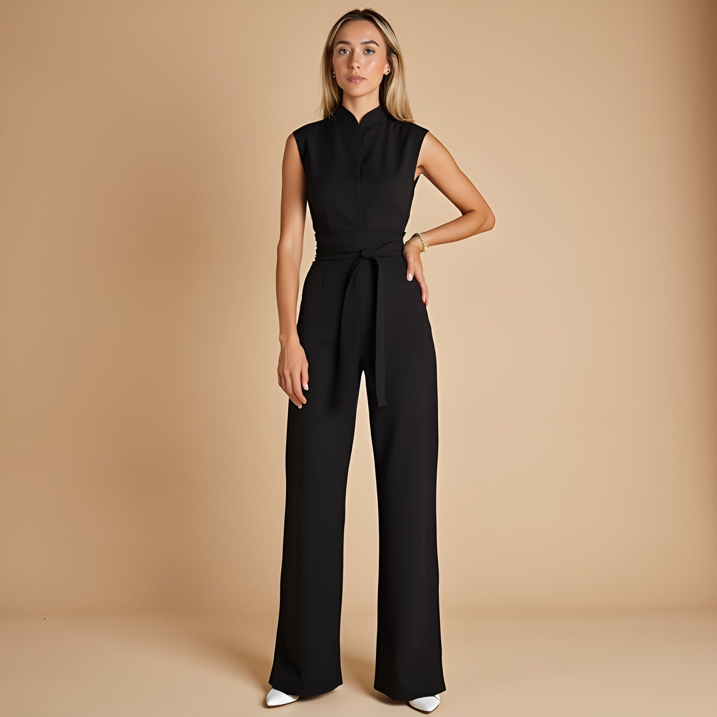 Elunzo™ | Ermeløs jumpsuit med tidløs eleganse